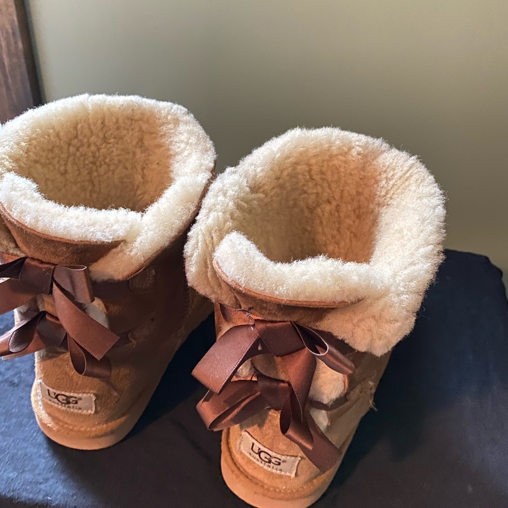 UGG boots girls size 5